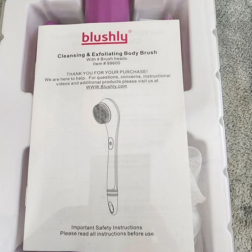 Blushly Cleansing & Exfoliating Body Brush with (4) Brush Heads - PURPLE - Picture 3 of 5